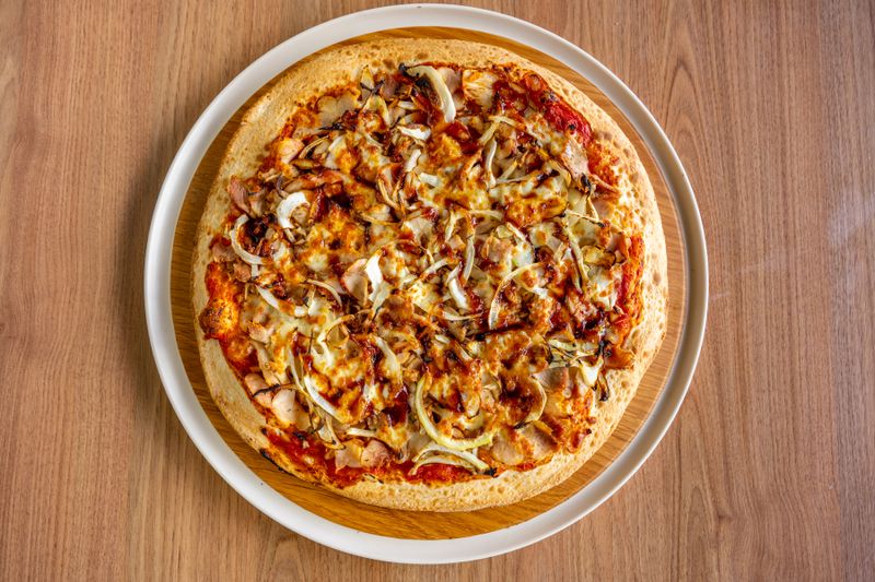 BBQ Chicken luce pizza